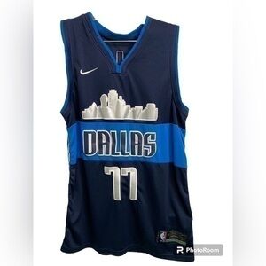 Luca Doncic Official Nike  NBA Jersey Size 48 Embroidered Dallas Maveric…